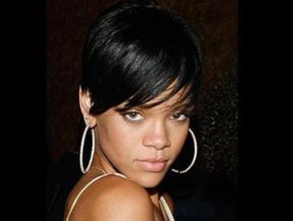 На Рианну подали в суд