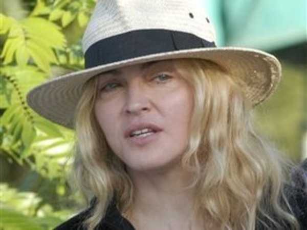 Дочь Мадонны привыкает к новой маме