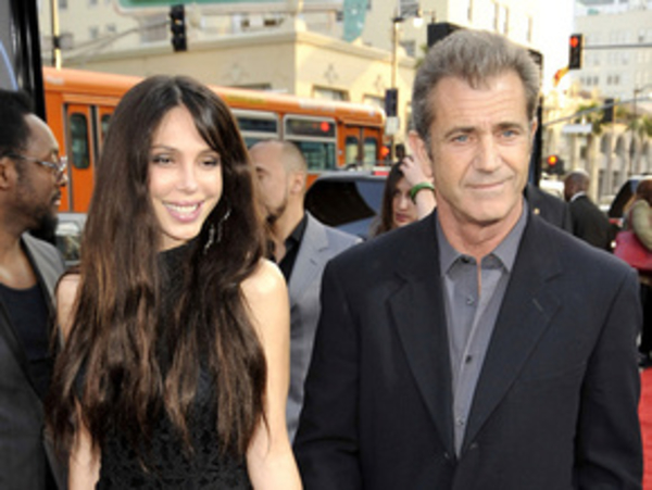 Мел Гибсон споет дуэтом с русской возлюбленной