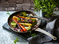 Жареные овощи с ароматом базилика