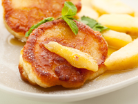 Оладьи из яблок и груш