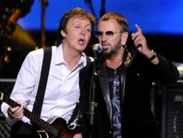 The Beatles побили рекорд Майкла Джексона