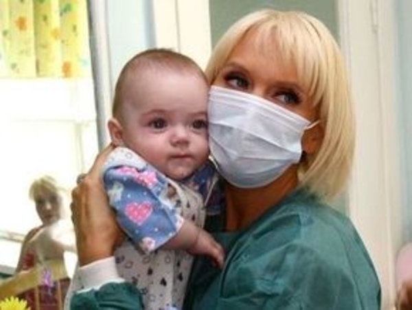 Валерия удочерит девочку