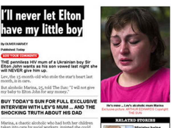 Мать украинского мальчика отказалась отдавать его Элтону Джону