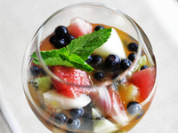 Фруктовый салат с апельсиновым соусом