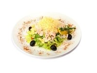 Салат с креветками и сыром