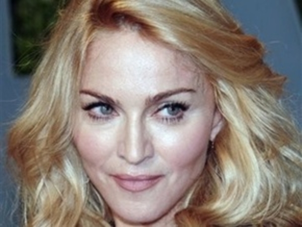 С Мадонной судятся соседи