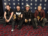 U2 покажут свой концерт на YouTube