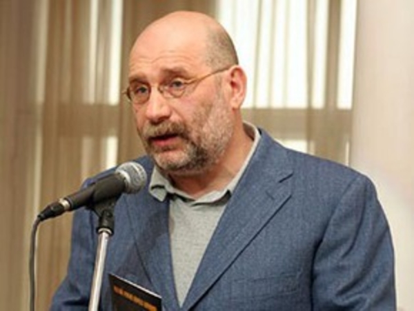 Акунин выпустит новый роман про Фандорина в декабре