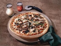 Пицца с курицей и грибами