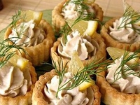 Тарталетки с муссом из сельди и творога