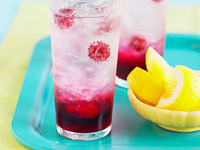 Зеленый чай с фруктами и льдом