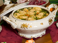 Пельмени с бульоном