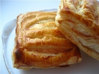 Слойки с сыром и ветчиной