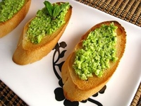 Кростини с песто