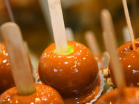 Яблоки в карамели