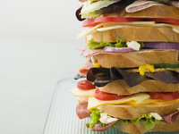 Избегайте тяжёлой еды в больших количествах