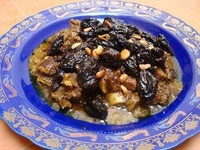 Баранина с черносливом и миндалем