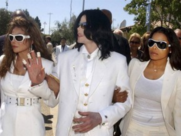 Сестра Майкла Джексона нанесла визит в Киев