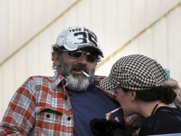 Антонио Бандерас зарос до неузнаваемости!