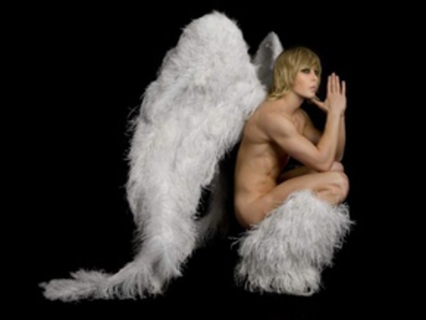 Как звезды отмечают 8 марта