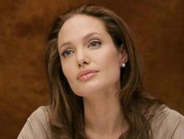 Бывший телохранитель  Анджелины Джоли назвал актрису «Двуличной психопаткой»