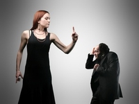 Что такое быть «под каблуком»?