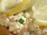 Салат из печени трески