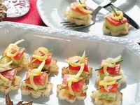 Канапе из огурцов и слабосоленой семги