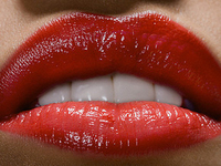 Как увеличить губы без операции