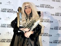 Очередной безумный наряд Lady Gaga (ФОТО)
