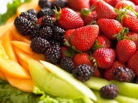 Моем фрукты