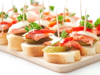 Канапе с сыром и ветчиной