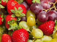 Фрукты и ягоды спасают от обезвоживания