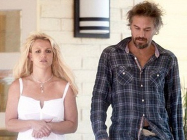 Бритни Спирс превратила бойфренда в неряху