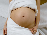 Немного истории о вертикальных родах, и, как знать, быть может практики для вас?