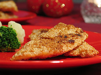 Рыба с кунжутом, овощами и сырным соусом