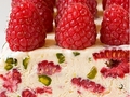 Семифреддо с малиной и фисташками