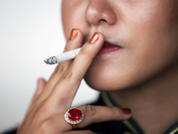 Чем курение опасно для женщин?