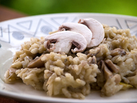 Грибное ризотто с яблоками и орехами