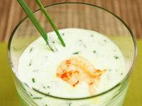 Огуречный суп с креветками