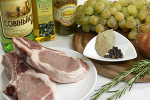 Свинина с виноградом