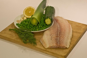 Рыба с цуккини и горошком