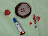 Брошка с изюминкой