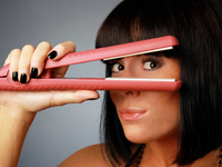 Как правильно выпрямить волосы с помощью утюжка