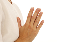 Как решить проблему потливости рук?