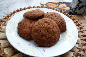 Шоколадное печенье с орехами и ромом