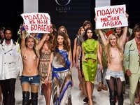 FEMEN: "Модель, не иди в бордель"