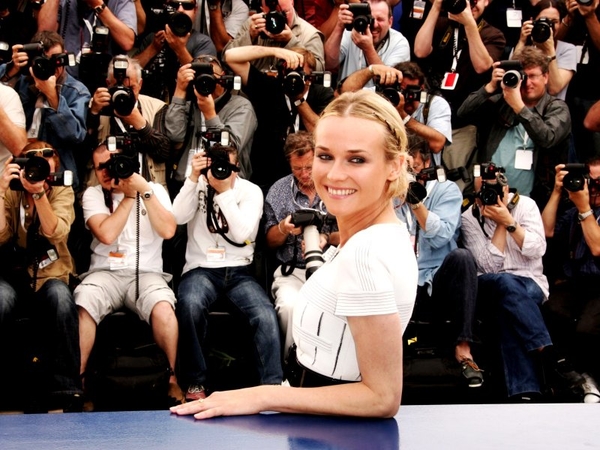 Дайана Крюгер покупает косметику коробками