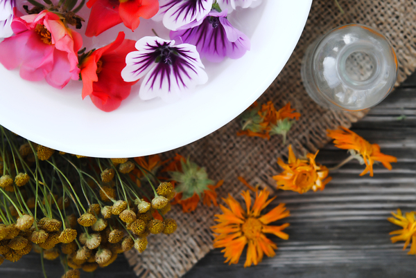 Аромакосметика:  уход за кожей лица и шеи